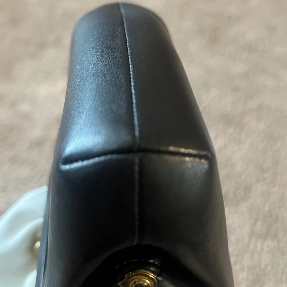 Kiss lock Coin Case - Picture 5 of 9